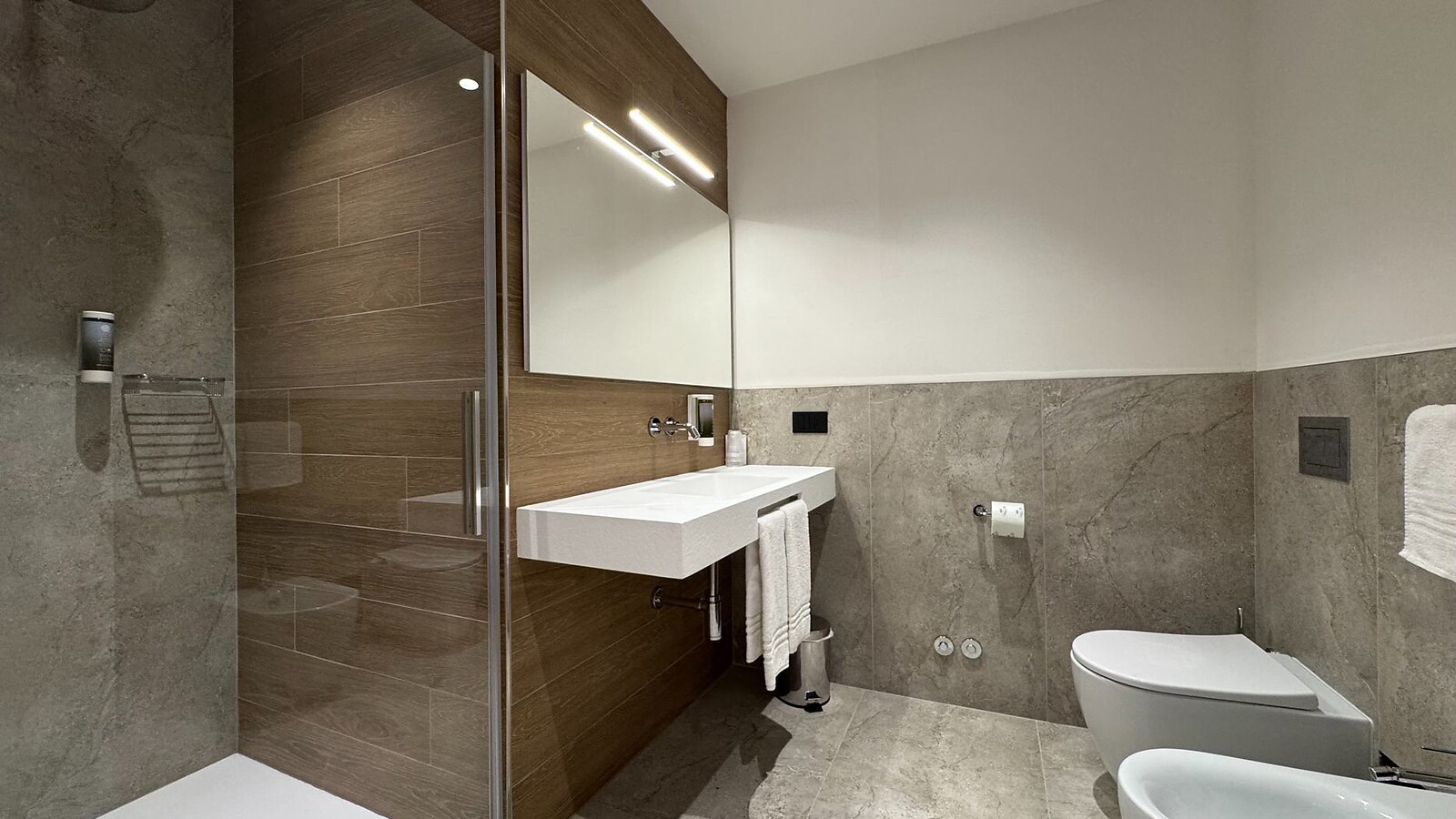 LIFE SUITE