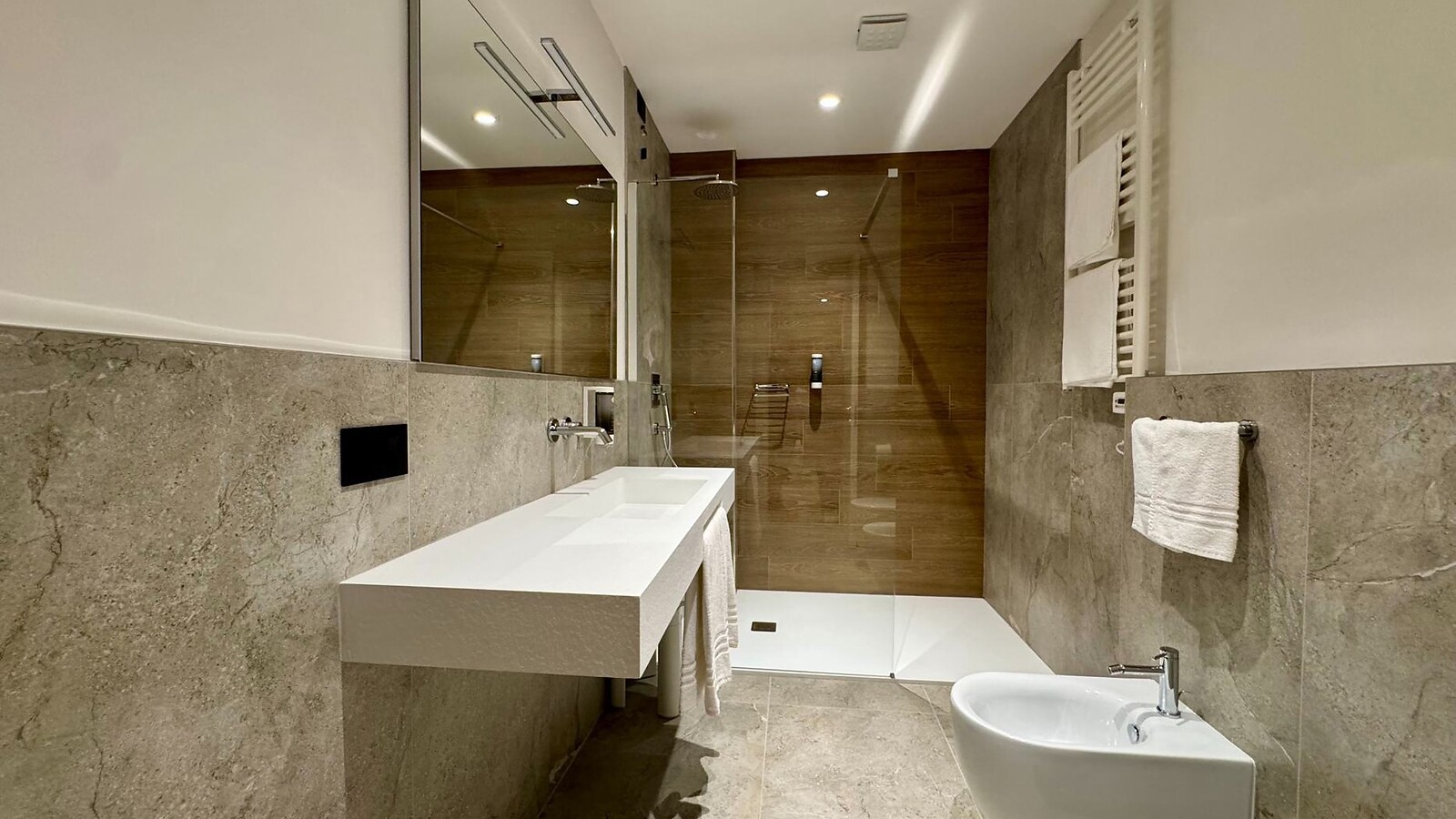 LIFE SUITE